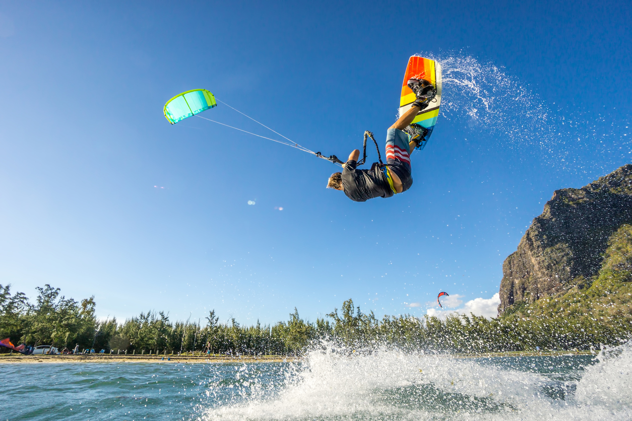 how to do kitesurfing