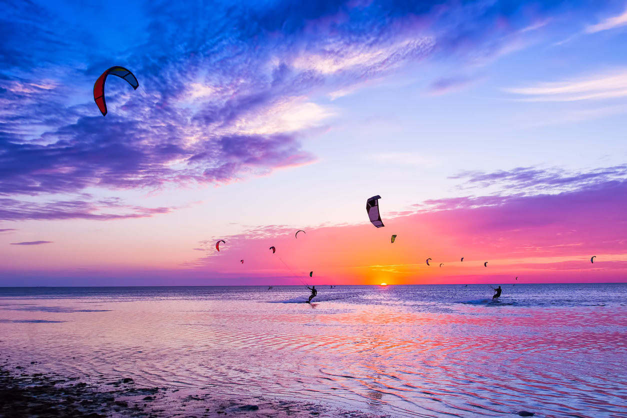 when is the best time for kitesurfing